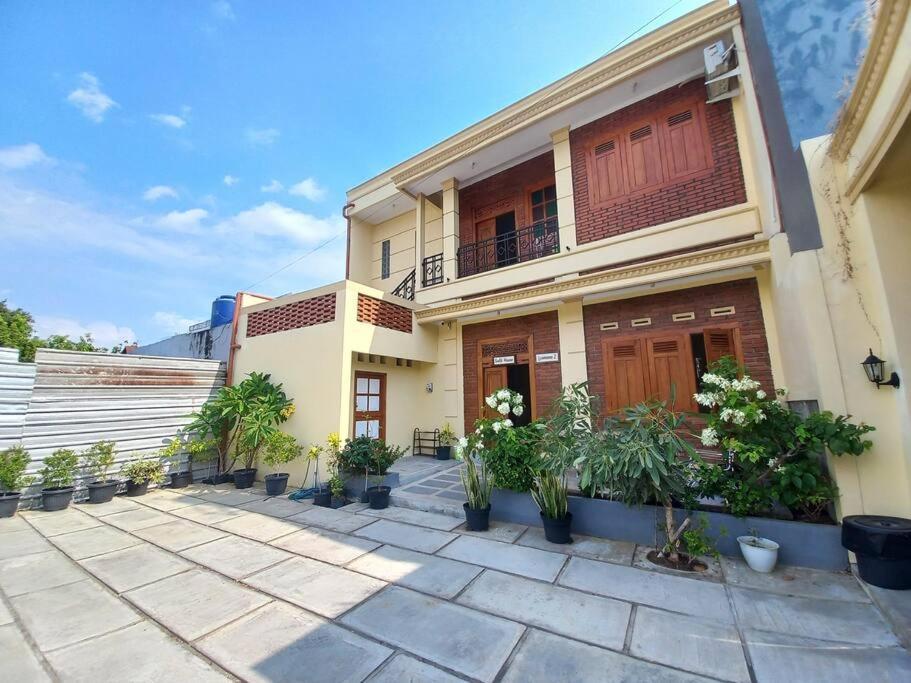 Вилла Sabi House Lesmana 2 By Simply Homy Джокьякарта Экстерьер фото