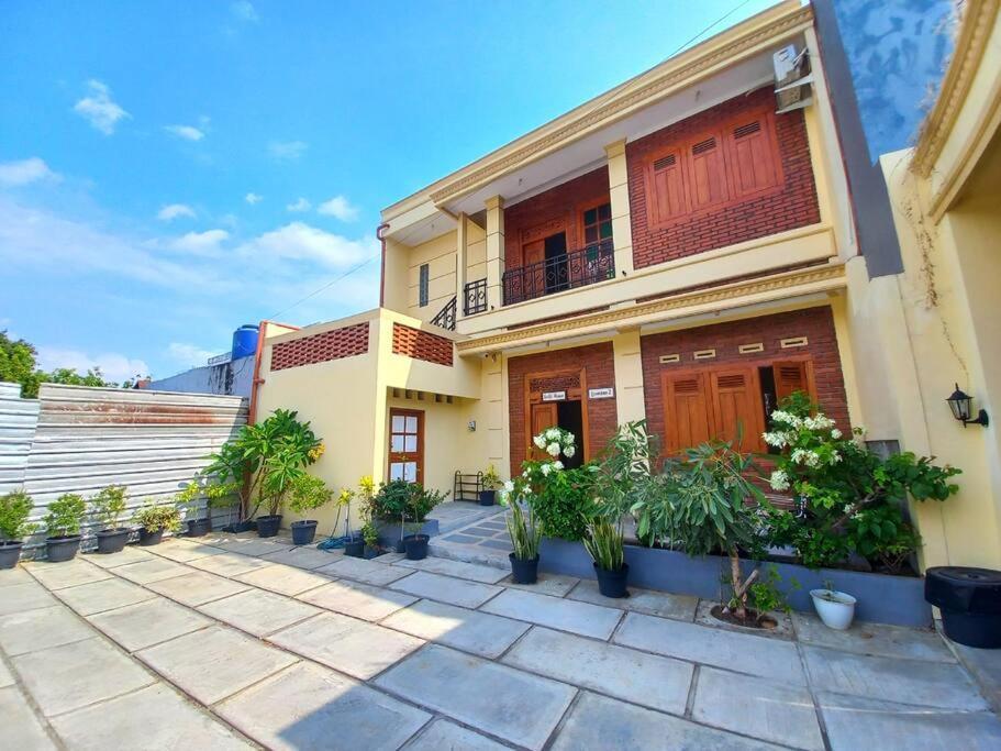 Вилла Sabi House Lesmana 2 By Simply Homy Джокьякарта Экстерьер фото